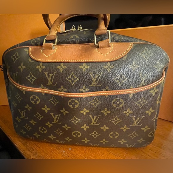 Authentic Louis Vuitton Deauville - Picture 15 of 16